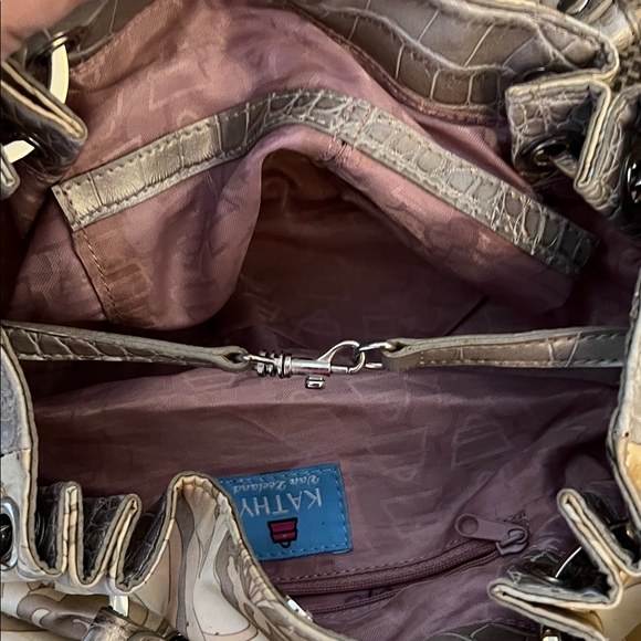 Kathy Van Zeeland Gold and Pink Shoulder Bag - Picture 3 of 4